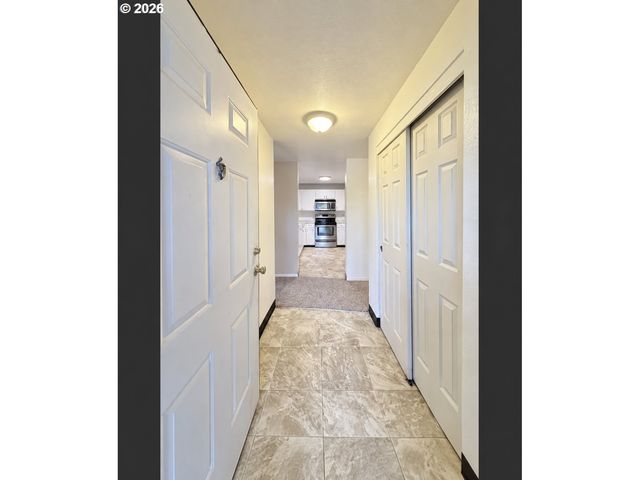 17516 Nw SPRINGVILLE Rd B-1, Portland, OR 97229