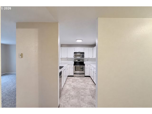 17516 Nw SPRINGVILLE Rd B-1, Portland, OR 97229