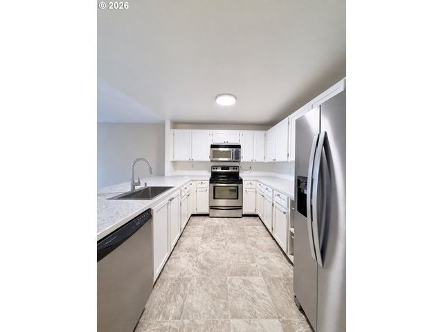 17516 Nw SPRINGVILLE Rd B-1, Portland, OR 97229