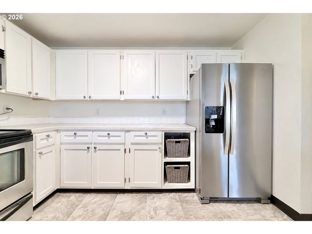 17516 Nw SPRINGVILLE Rd B-1, Portland, OR 97229
