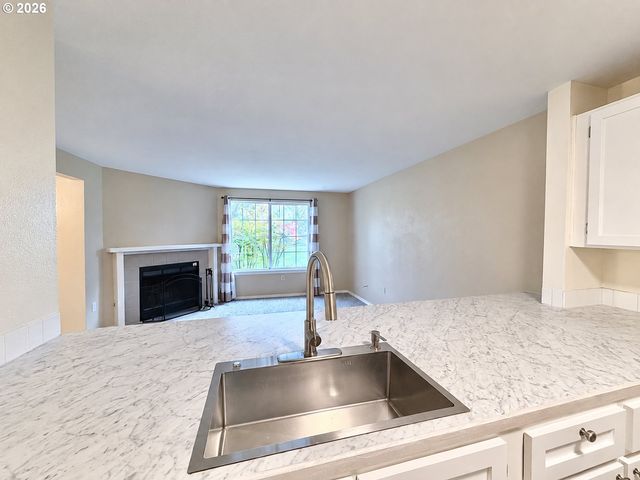 17516 Nw SPRINGVILLE Rd B-1, Portland, OR 97229