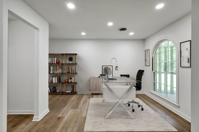 3 Briarwood Drive, Conroe, TX 77301