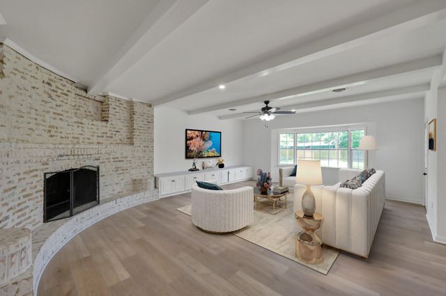 3 Briarwood Drive, Conroe, TX 77301