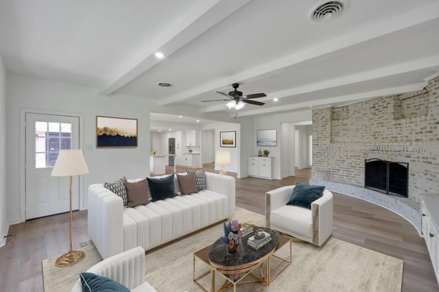 3 Briarwood Drive, Conroe, TX 77301