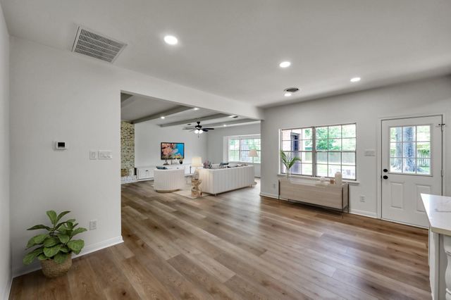 3 Briarwood Drive, Conroe, TX 77301