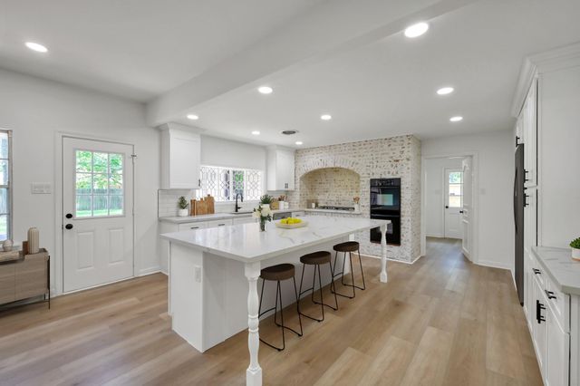 3 Briarwood Drive, Conroe, TX 77301