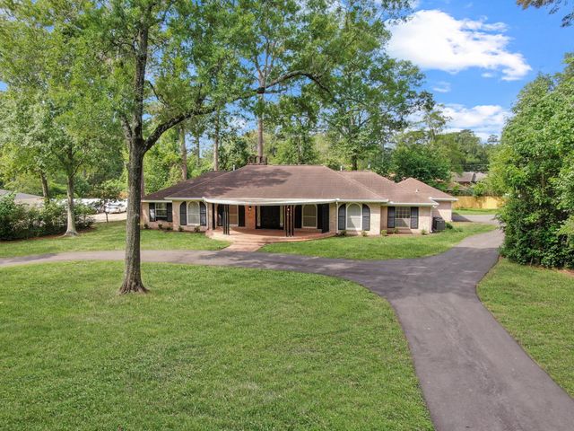 3 Briarwood Drive, Conroe, TX 77301