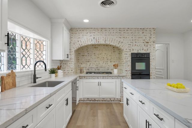 3 Briarwood Drive, Conroe, TX 77301