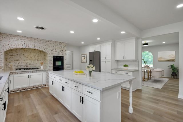 3 Briarwood Drive, Conroe, TX 77301