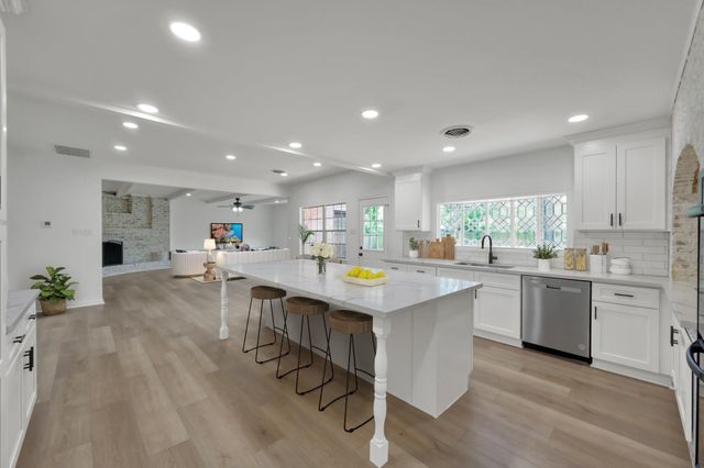 3 Briarwood Drive, Conroe, TX 77301