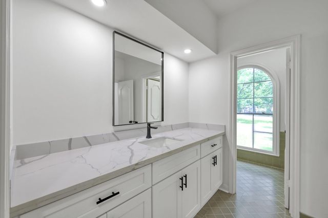 3 Briarwood Drive, Conroe, TX 77301