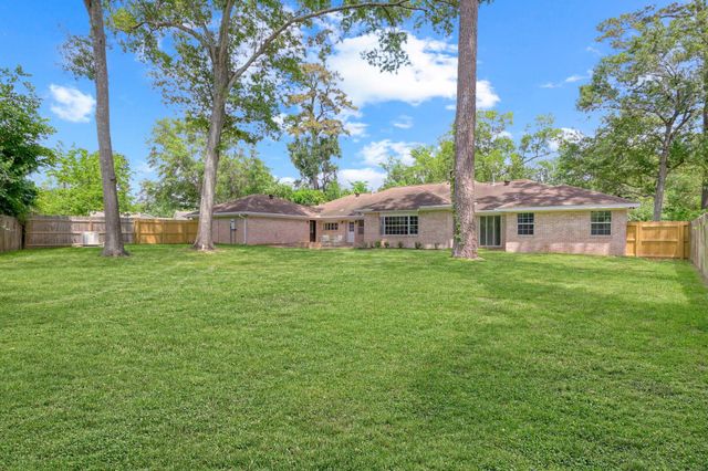 3 Briarwood Drive, Conroe, TX 77301