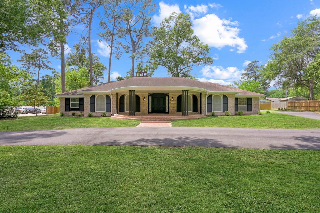 3 Briarwood Drive, Conroe, TX 77301