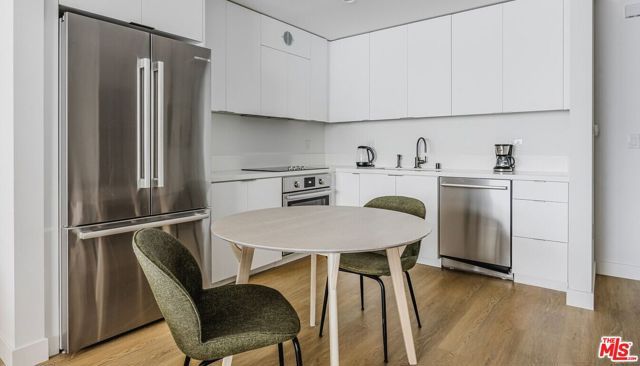 1130 N Orange Drive 201, Los Angeles, CA 90038