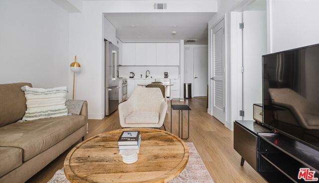 1130 N Orange Drive 201, Los Angeles, CA 90038