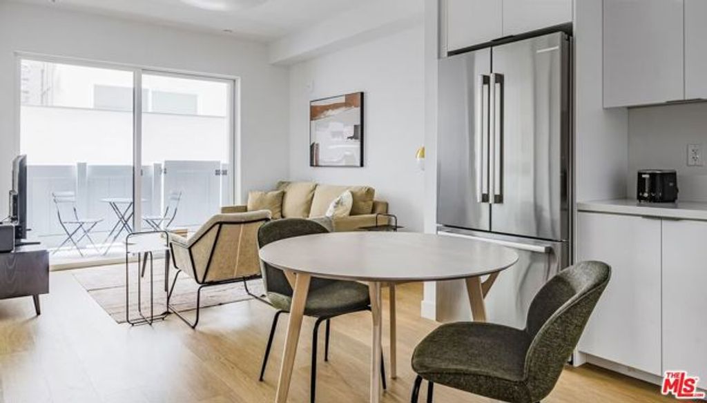 1130 N Orange Drive 201, Los Angeles, CA 90038