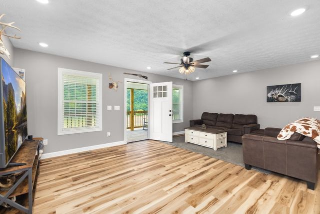 486 Salt Lick Creek Rd, Pleasant Shade, TN 37145