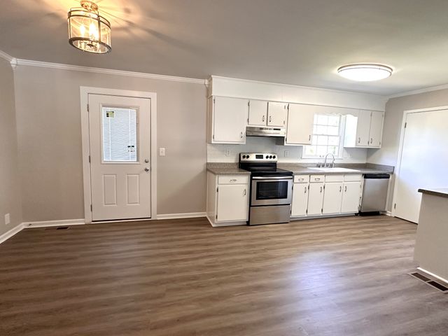 21 McAlister Rd, Fayetteville, TN 37334