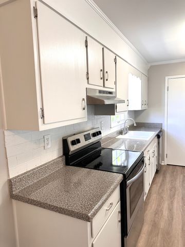 21 McAlister Rd, Fayetteville, TN 37334