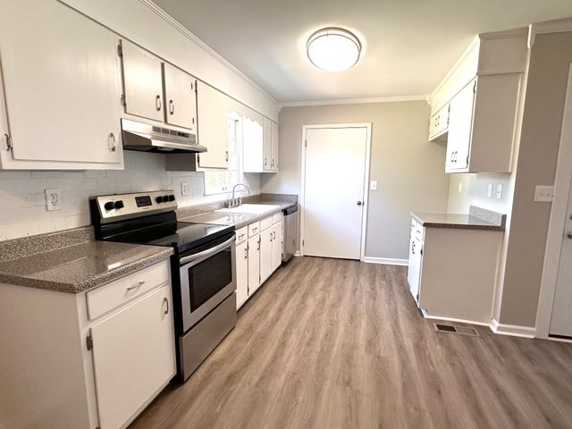 21 McAlister Rd, Fayetteville, TN 37334