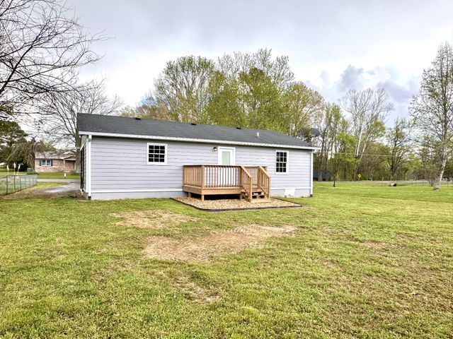 21 McAlister Rd, Fayetteville, TN 37334