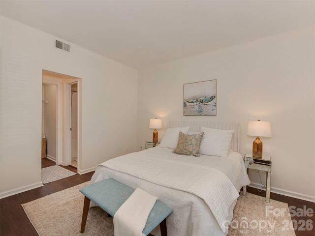 301 Queens Road 105, Charlotte, NC 28204