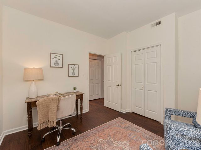 301 Queens Road 105, Charlotte, NC 28204