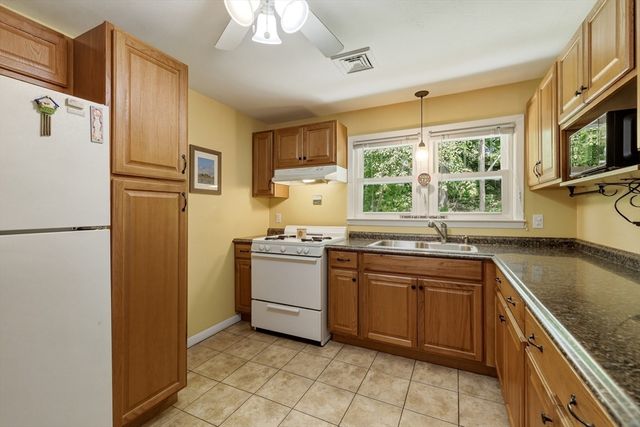 16 Saybrook Cir, South Hadley, MA 01075