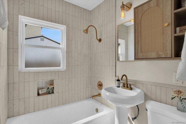 3553 Monroe, San Diego, CA 92116