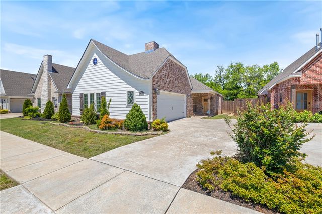 254 N Solitude Bend, Fayetteville, AR 72704