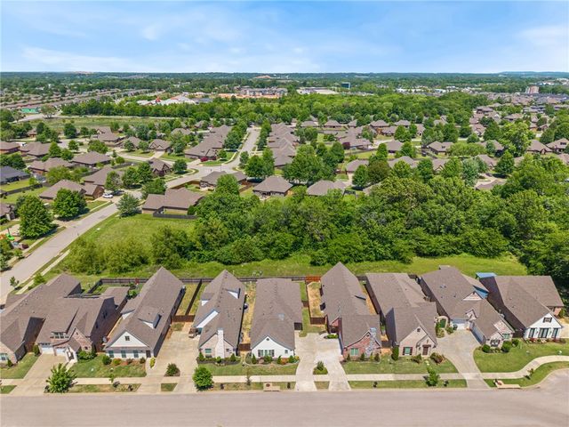 254 N Solitude Bend, Fayetteville, AR 72704