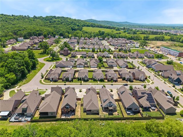254 N Solitude Bend, Fayetteville, AR 72704