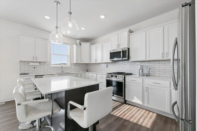 1908 Boulder Way, Carver, MN 55315