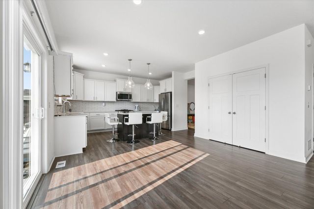 1908 Boulder Way, Carver, MN 55315