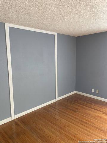 742 Olney, San Antonio, TX 78209