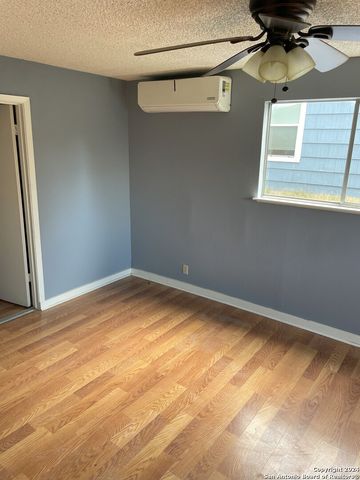 742 Olney, San Antonio, TX 78209