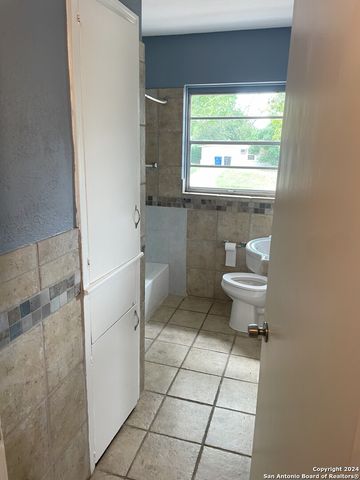 742 Olney, San Antonio, TX 78209