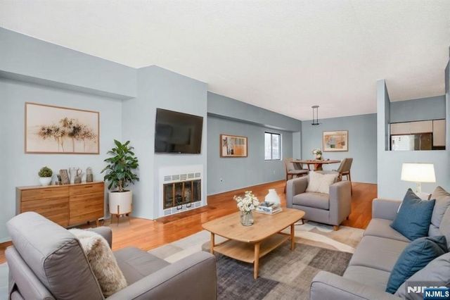 390 Gorge Road 402, Cliffside Park, NJ 07010