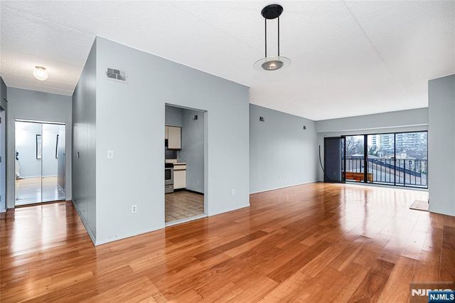 390 Gorge Road 402, Cliffside Park, NJ 07010