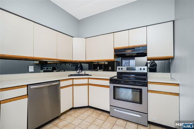 390 Gorge Road 402, Cliffside Park, NJ 07010