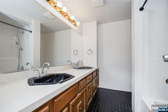 390 Gorge Road 402, Cliffside Park, NJ 07010