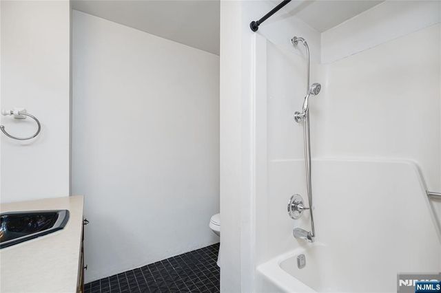 390 Gorge Road 402, Cliffside Park, NJ 07010