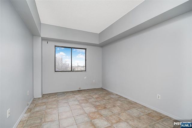 390 Gorge Road 402, Cliffside Park, NJ 07010