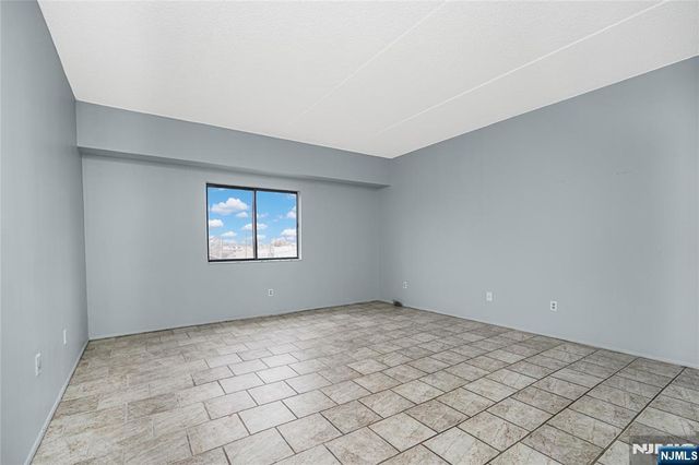 390 Gorge Road 402, Cliffside Park, NJ 07010