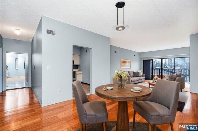 390 Gorge Road 402, Cliffside Park, NJ 07010