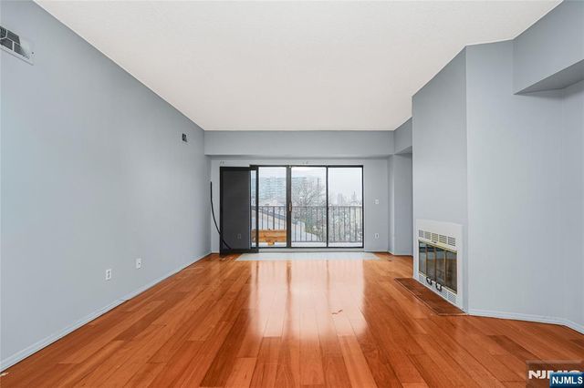 390 Gorge Road 402, Cliffside Park, NJ 07010