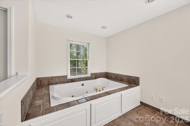 4509 Mullens Ford Road, Charlotte, NC 28226