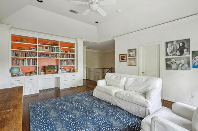 3 Blalock Pines Court, Hedwig Village, TX 77024