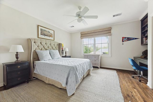 3 Blalock Pines Court, Hedwig Village, TX 77024