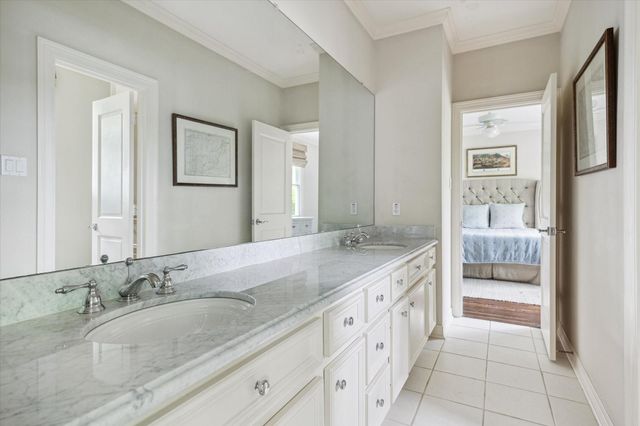 3 Blalock Pines Court, Hedwig Village, TX 77024
